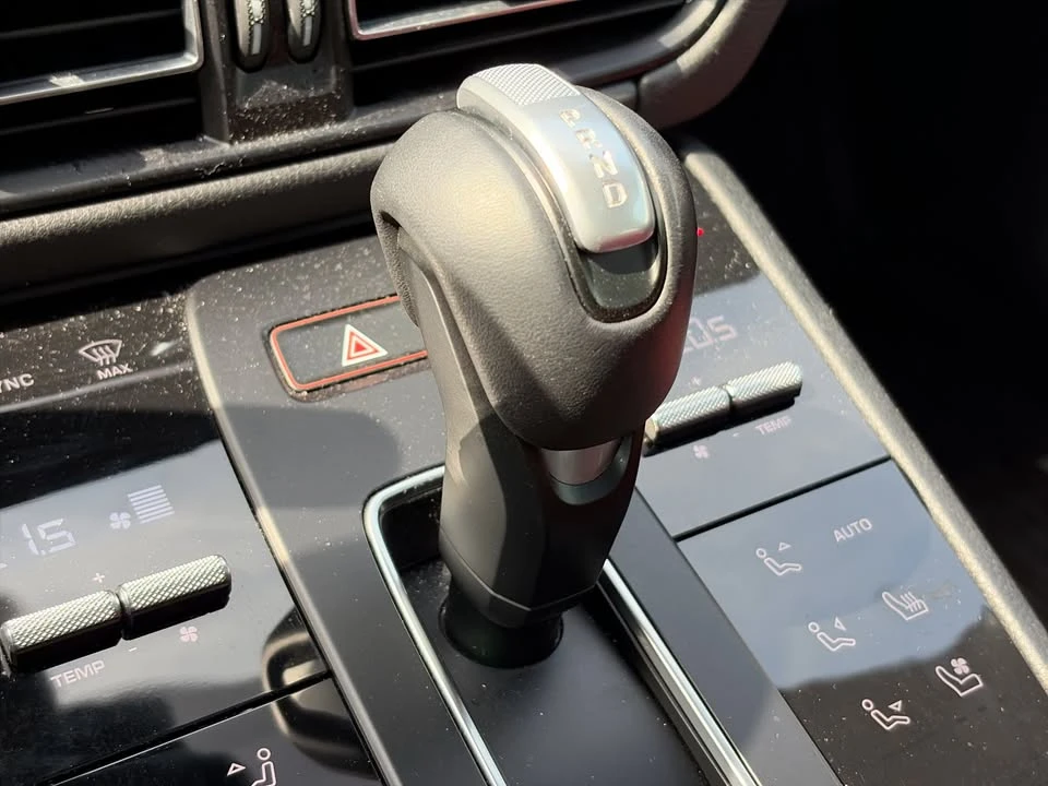2024 Porsche Macan - Image 8 of 15