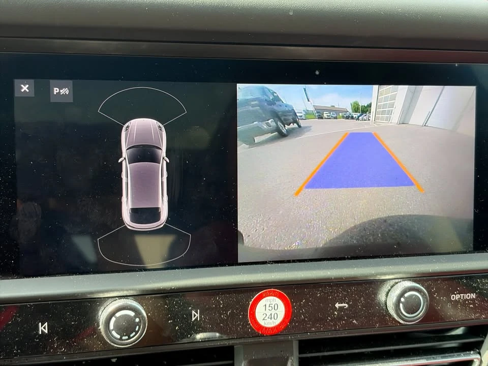 2024 Porsche Macan - Image 10 of 15