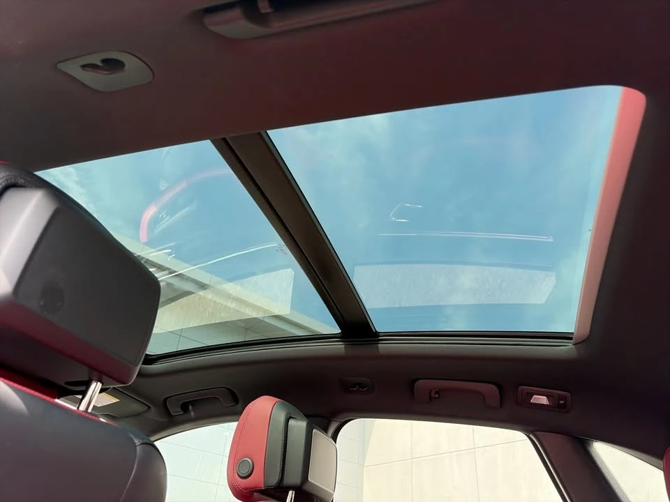 2024 Porsche Macan - Image 7 of 15