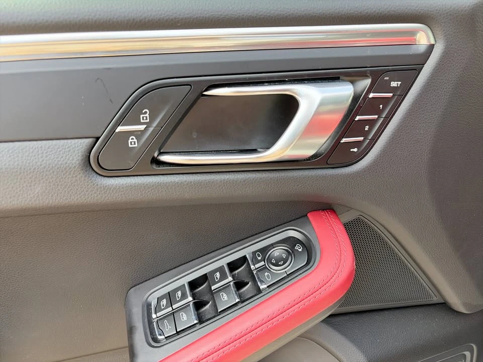 2024 Porsche Macan - Image 13 of 15