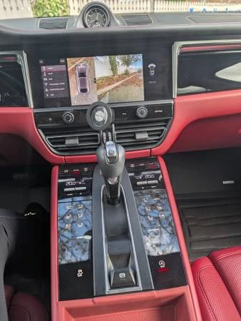 2024 Porsche Macan - Image 10 of 16