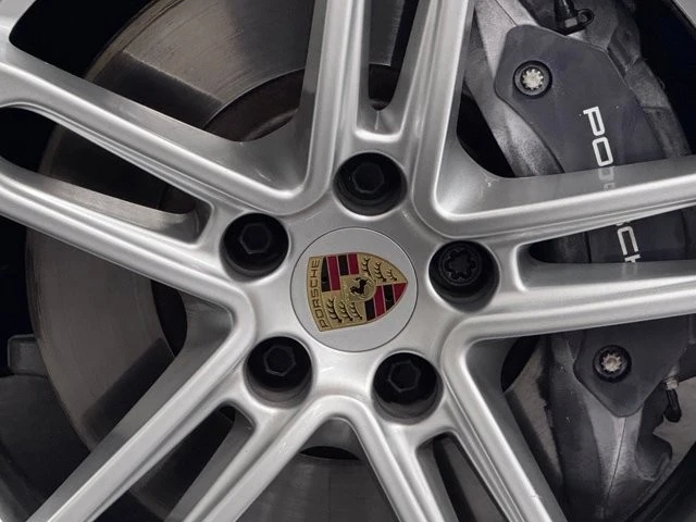 2024 Porsche Macan - Image 16 of 31