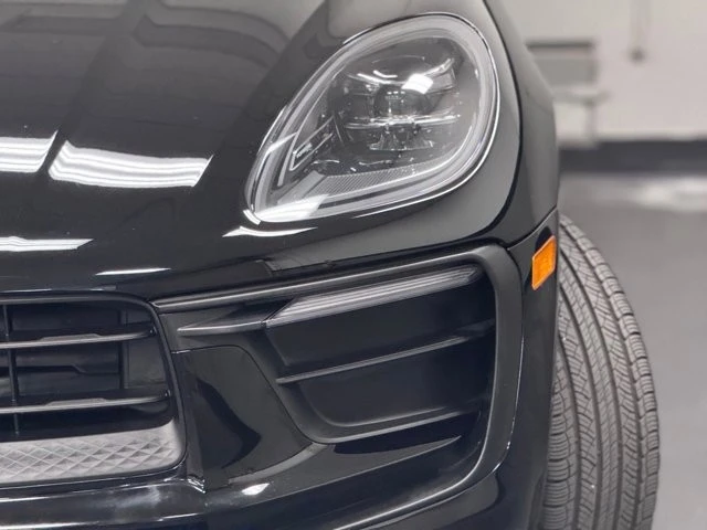 2024 Porsche Macan - Image 7 of 31