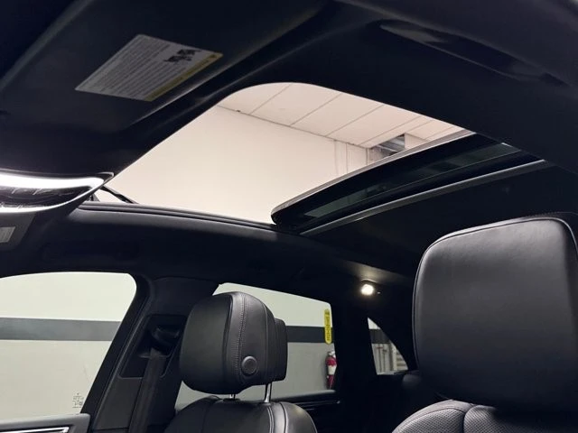 2024 Porsche Macan - Image 25 of 31