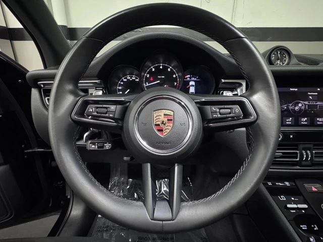 2024 Porsche Macan - Image 27 of 31