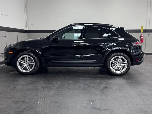 2024 Porsche Macan - Image 8 of 31