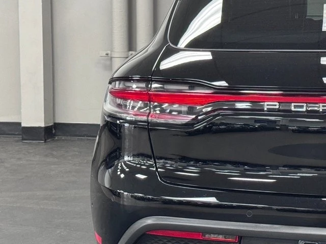 2024 Porsche Macan - Image 11 of 31