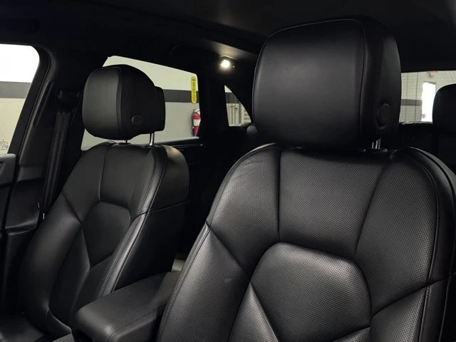 2024 Porsche Macan - Image 24 of 31