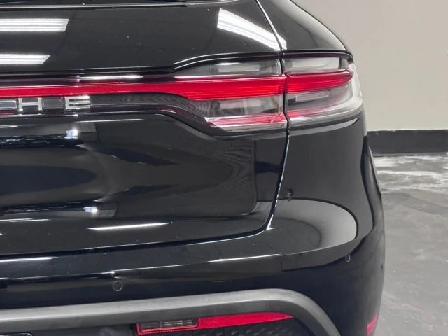 2024 Porsche Macan - Image 12 of 31