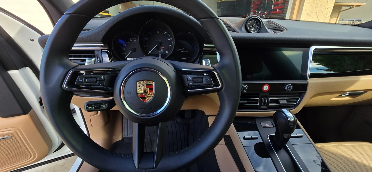 2024 Porsche Macan - Image 12 of 21