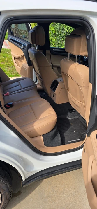 2024 Porsche Macan - Image 18 of 21