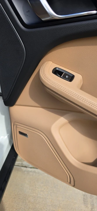 2024 Porsche Macan - Image 19 of 21