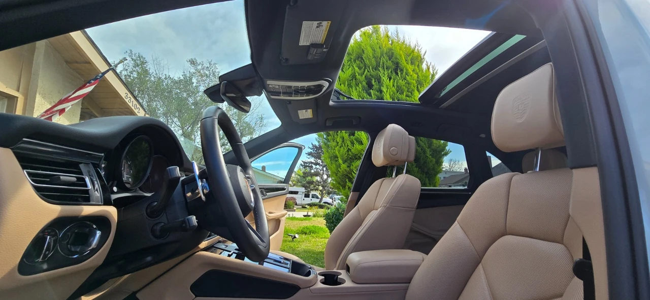 2024 Porsche Macan - Image 17 of 21