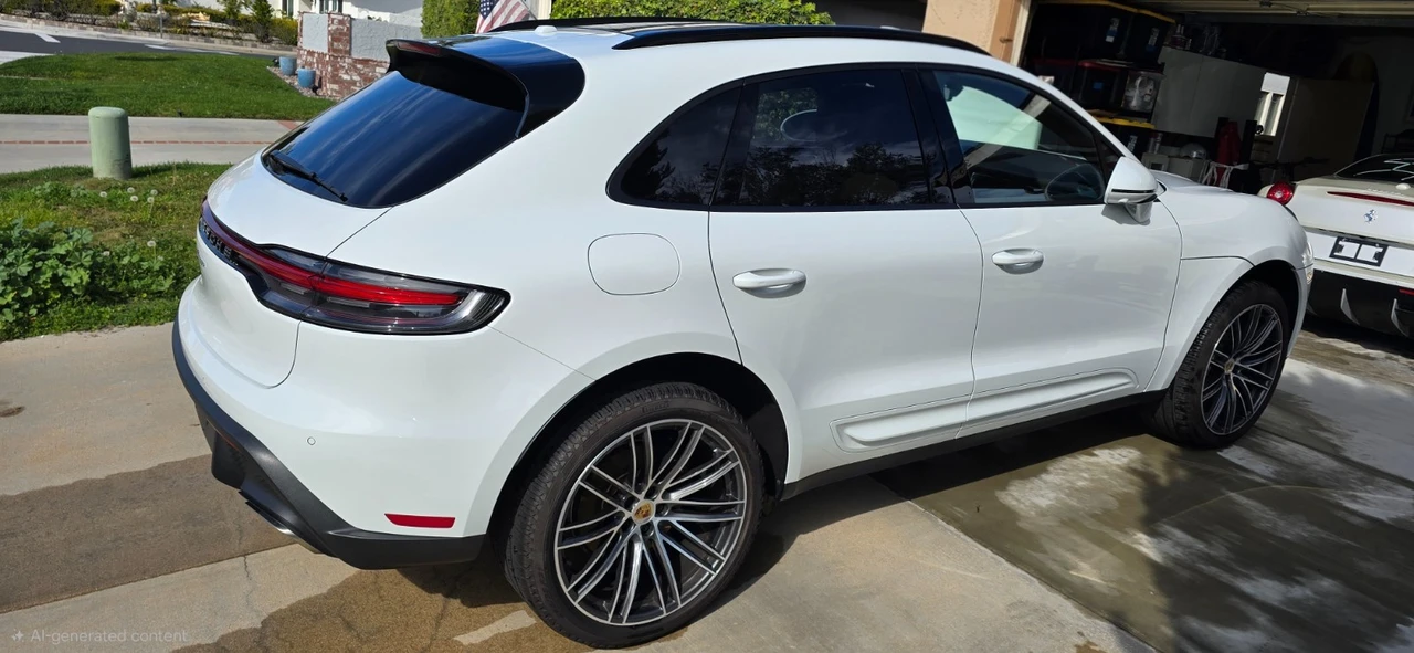 2024 Porsche Macan - Image 6 of 21
