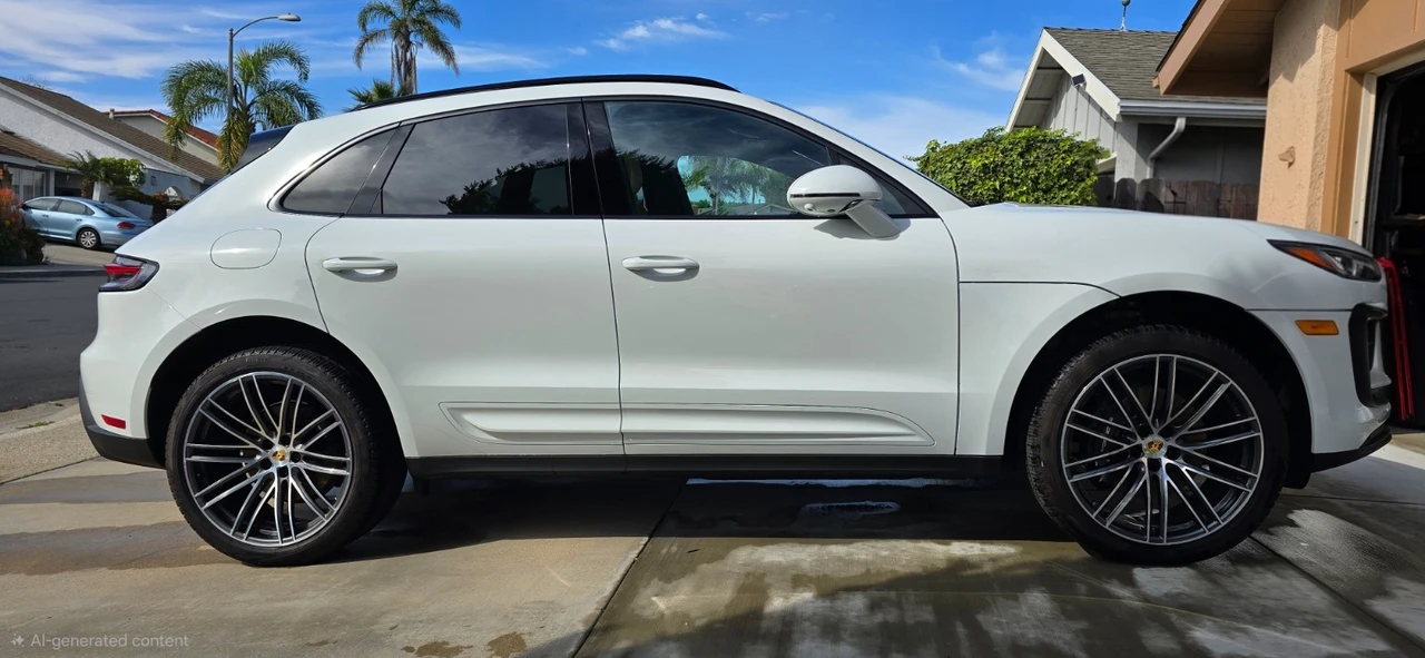 2024 Porsche Macan - Image 7 of 21