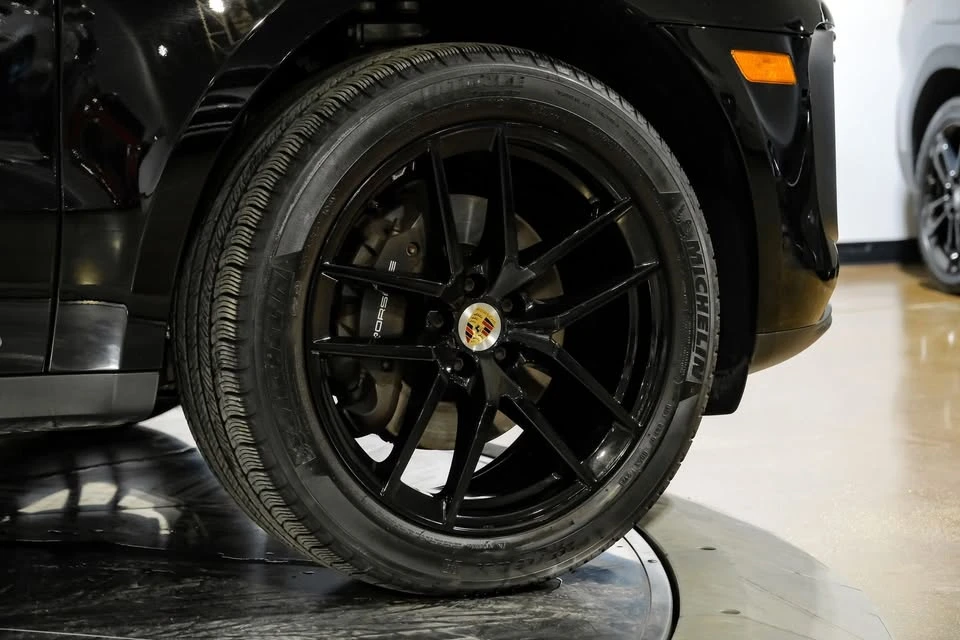 2024 Porsche Macan - Image 18 of 20