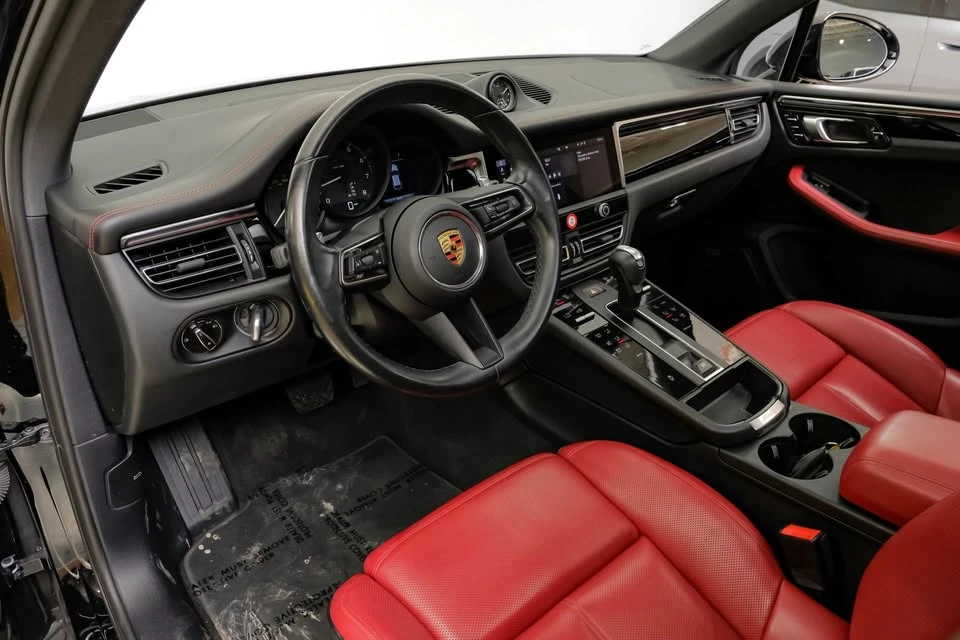 2024 Porsche Macan - Image 12 of 20