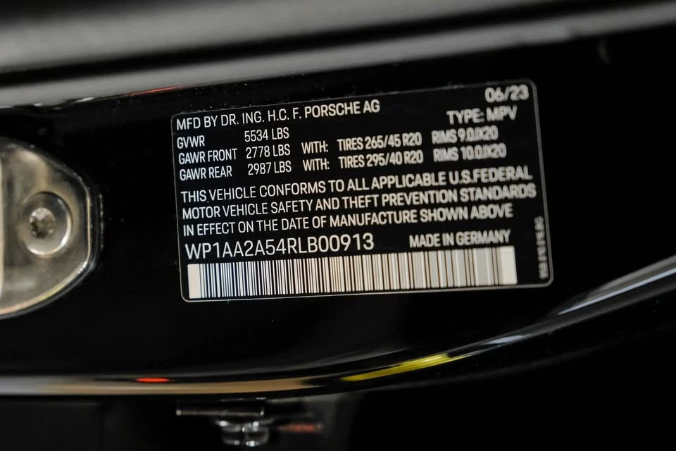 2024 Porsche Macan - Image 11 of 20
