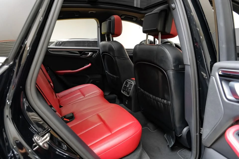 2024 Porsche Macan - Image 14 of 20