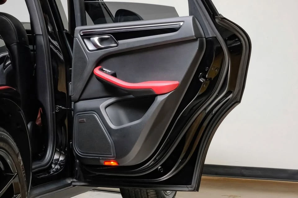 2024 Porsche Macan - Image 20 of 20