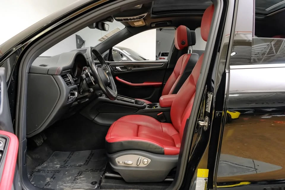 2024 Porsche Macan - Image 15 of 20
