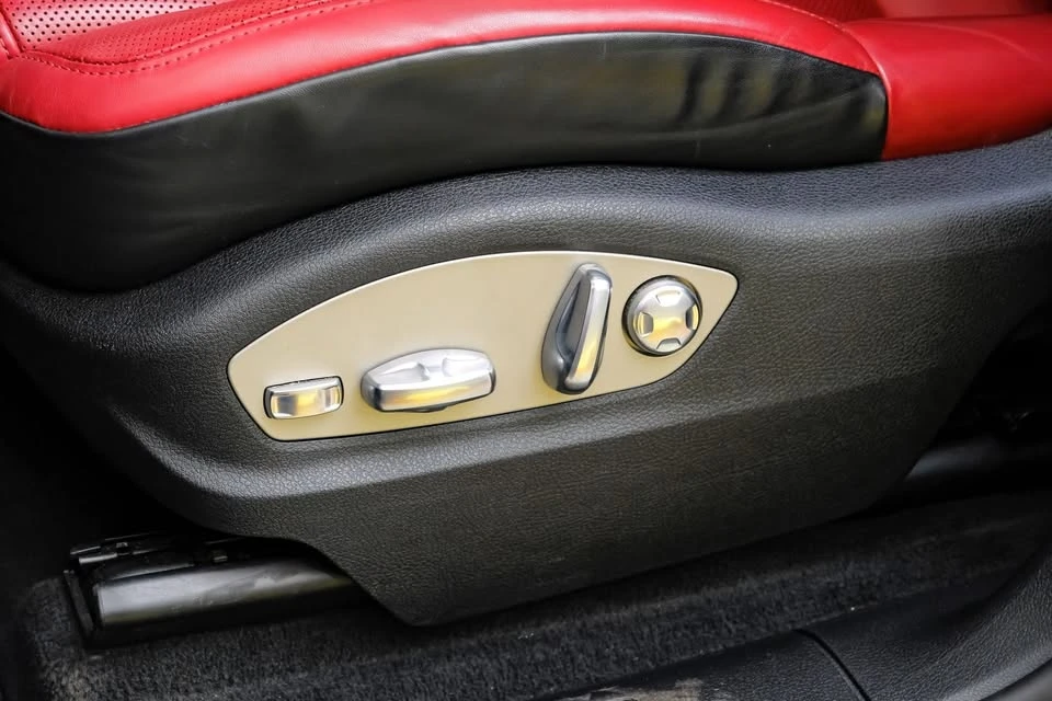 2024 Porsche Macan - Image 8 of 20