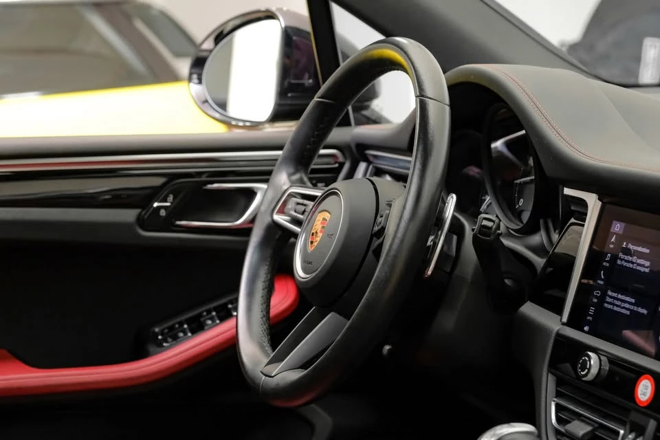2024 Porsche Macan - Image 7 of 20