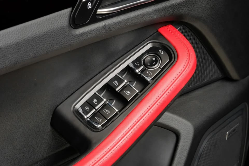2024 Porsche Macan - Image 2 of 20