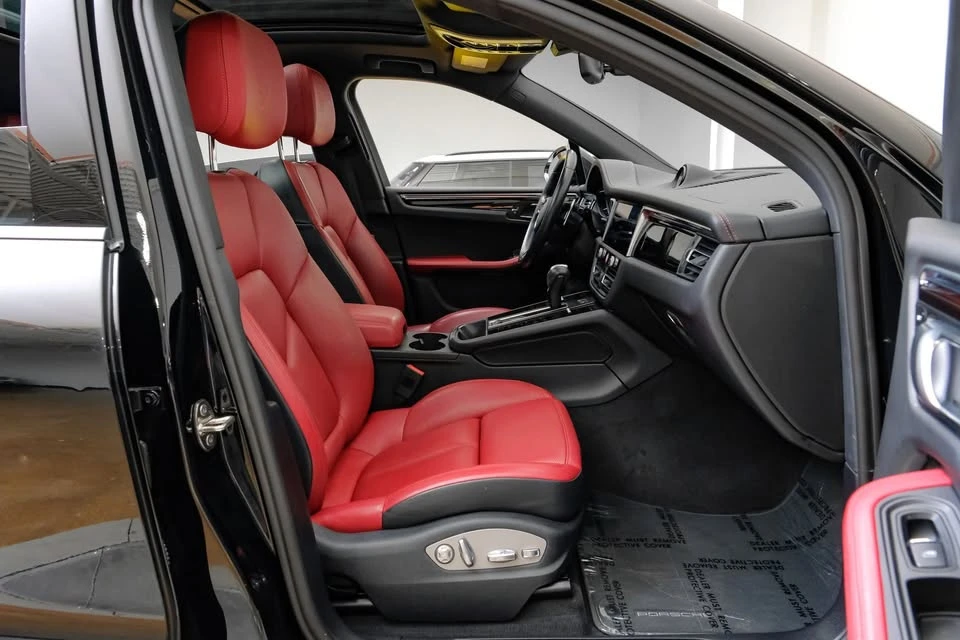 2024 Porsche Macan - Image 11 of 20