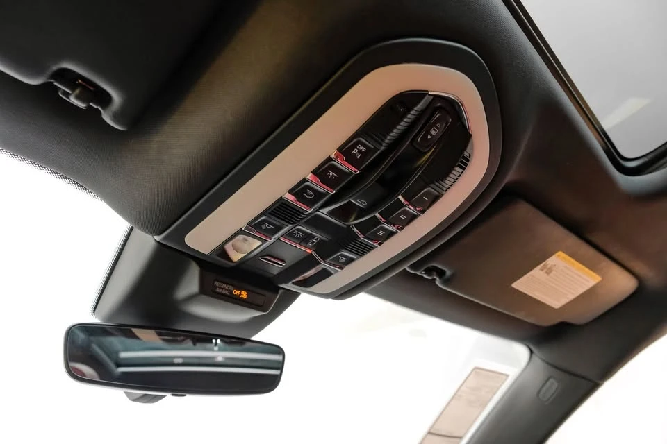 2024 Porsche Macan - Image 6 of 20