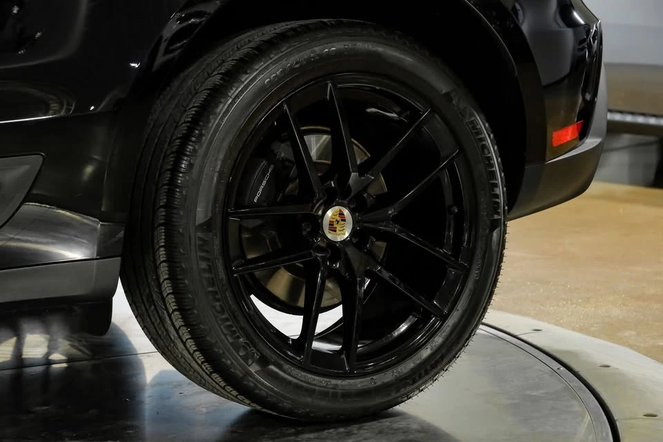 2024 Porsche Macan - Image 12 of 20