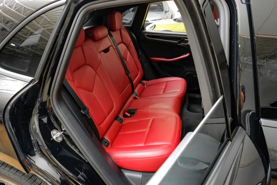2024 Porsche Macan - Image 11 of 20