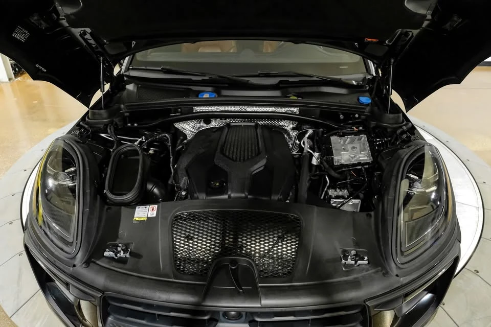 2024 Porsche Macan - Image 2 of 20