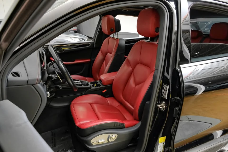 2024 Porsche Macan - Image 15 of 20