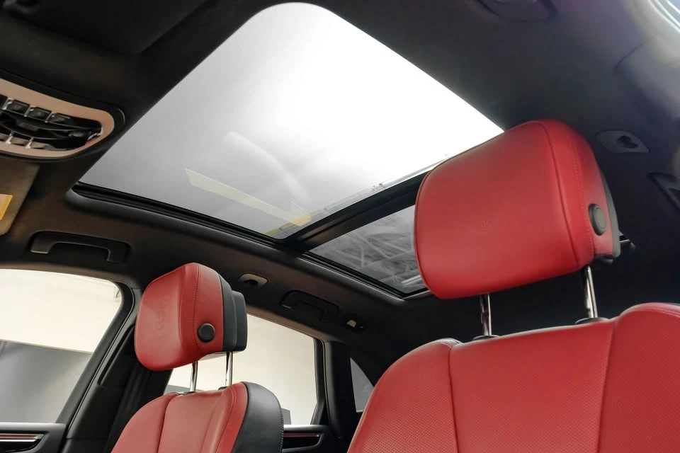 2024 Porsche Macan - Image 19 of 20