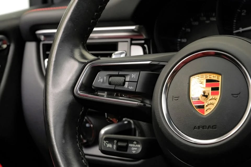 2024 Porsche Macan - Image 10 of 20