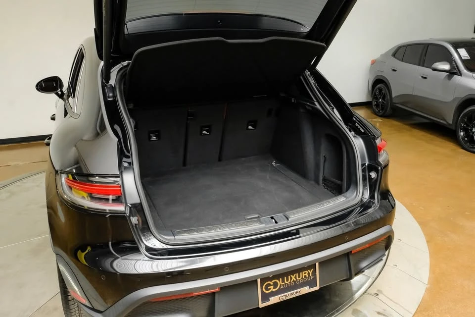 2024 Porsche Macan - Image 14 of 20