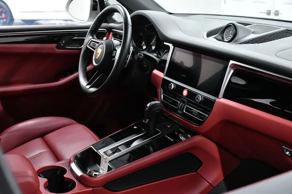 2024 Porsche Macan - Image 5 of 5