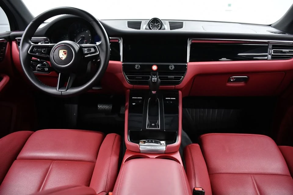 2024 Porsche Macan - Image 4 of 5