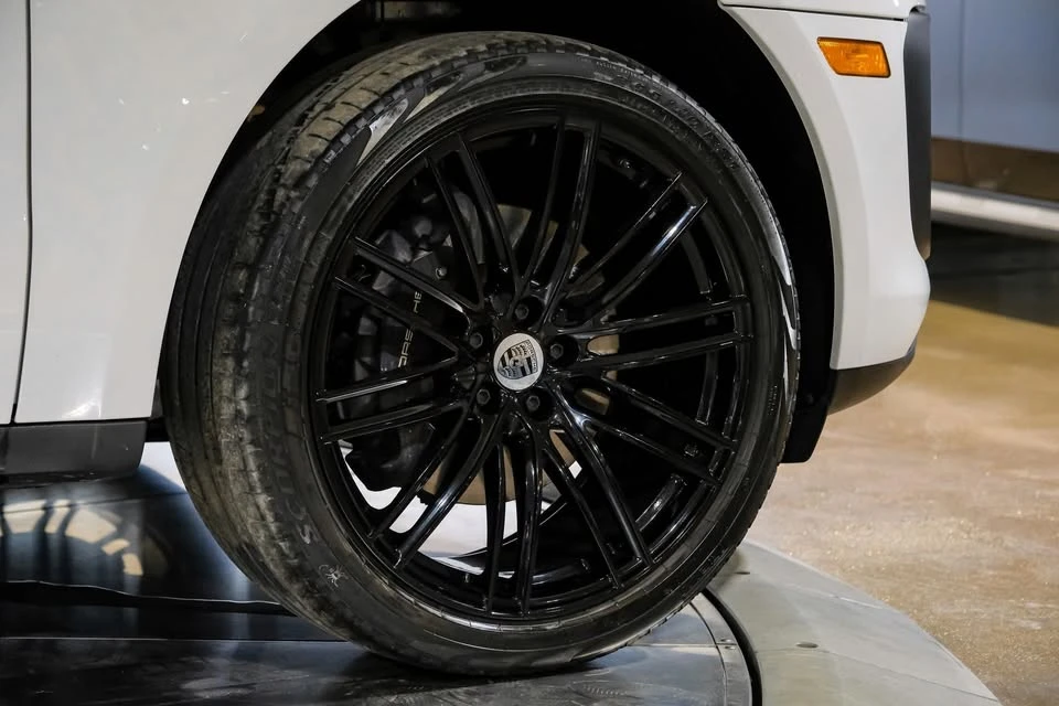2024 Porsche Macan - Image 5 of 20