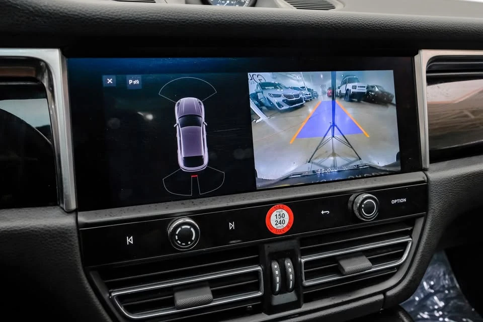 2024 Porsche Macan - Image 10 of 20