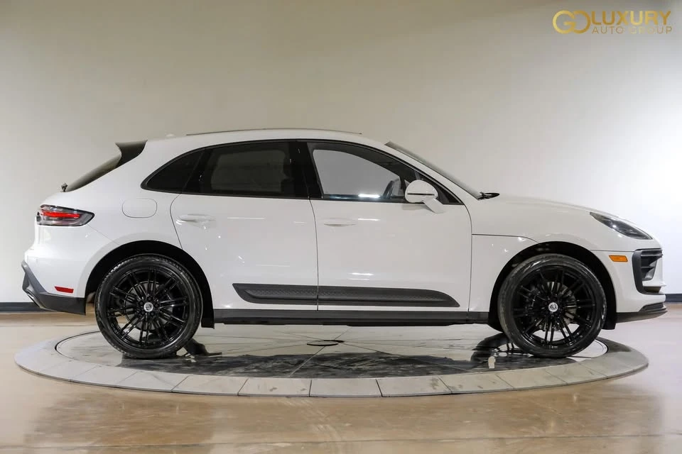 2024 Porsche Macan - Image 9 of 20