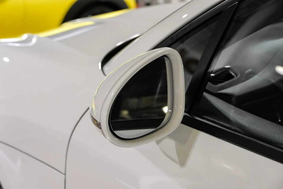 2024 Porsche Macan - Image 16 of 20