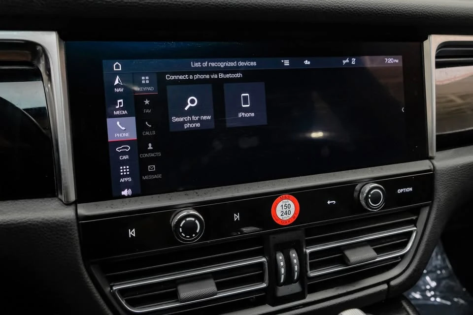 2024 Porsche Macan - Image 11 of 20