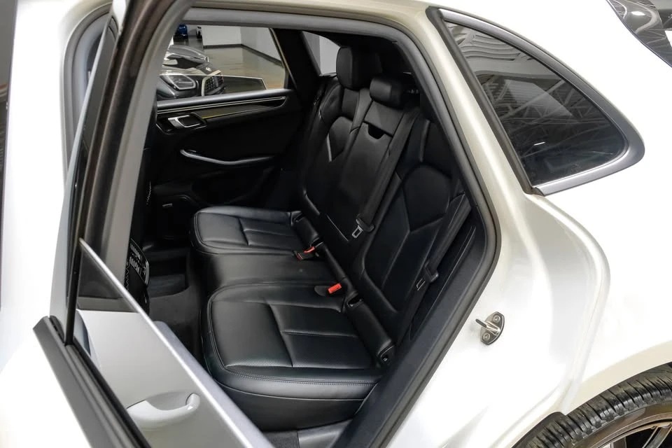 2024 Porsche Macan - Image 6 of 20