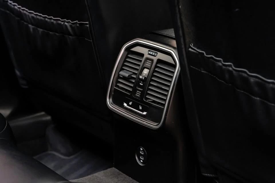 2024 Porsche Macan - Image 5 of 20