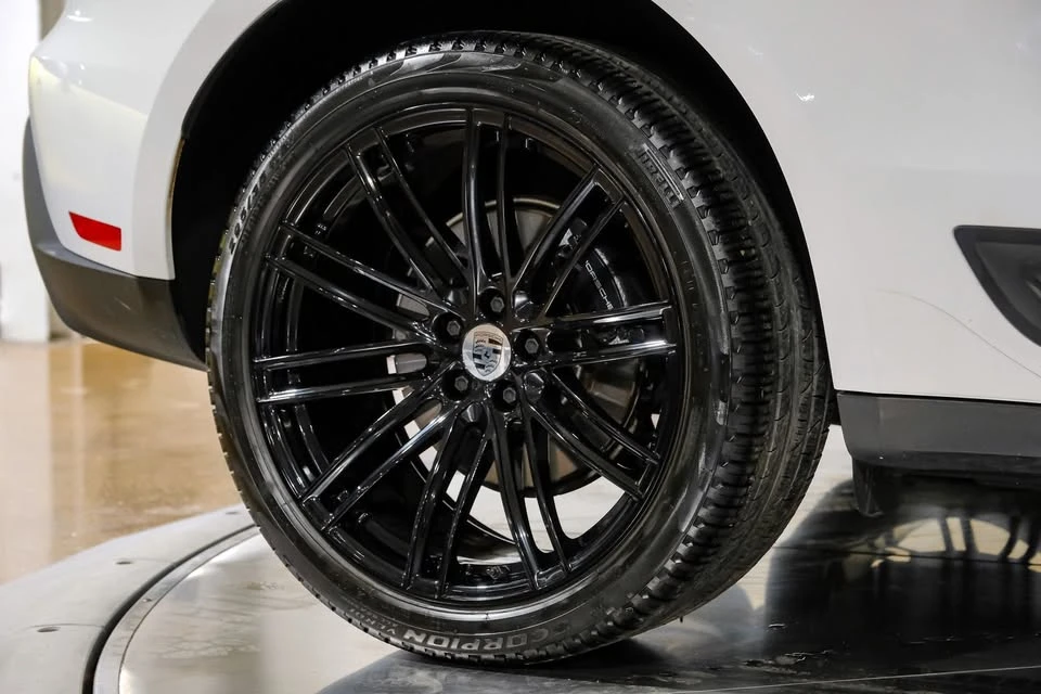 2024 Porsche Macan - Image 8 of 20