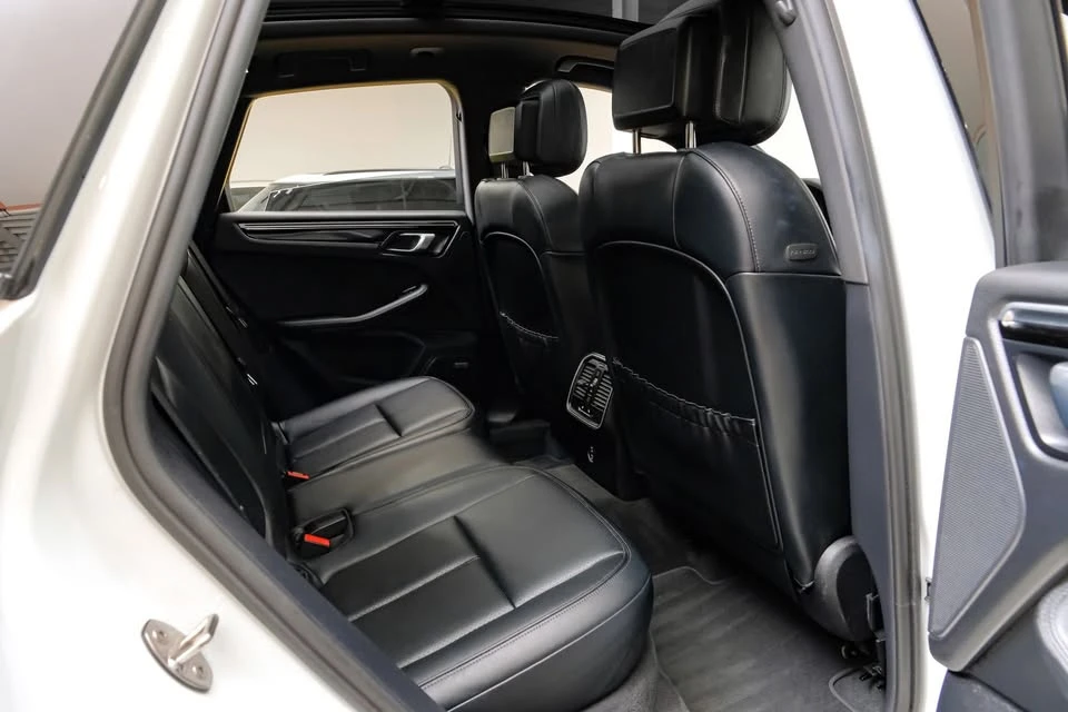 2024 Porsche Macan - Image 7 of 20