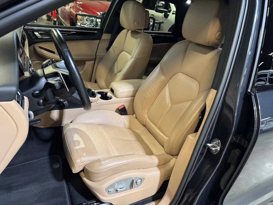 2024 Porsche Macan - Image 9 of 12