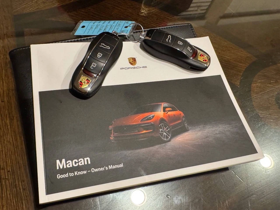 2024 Porsche Macan - Image 19 of 21